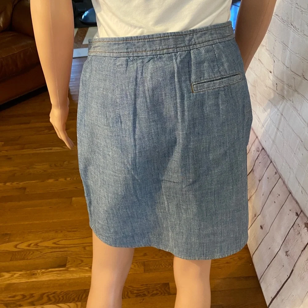 Banana Republic cute blue denim skirt size 0 petite